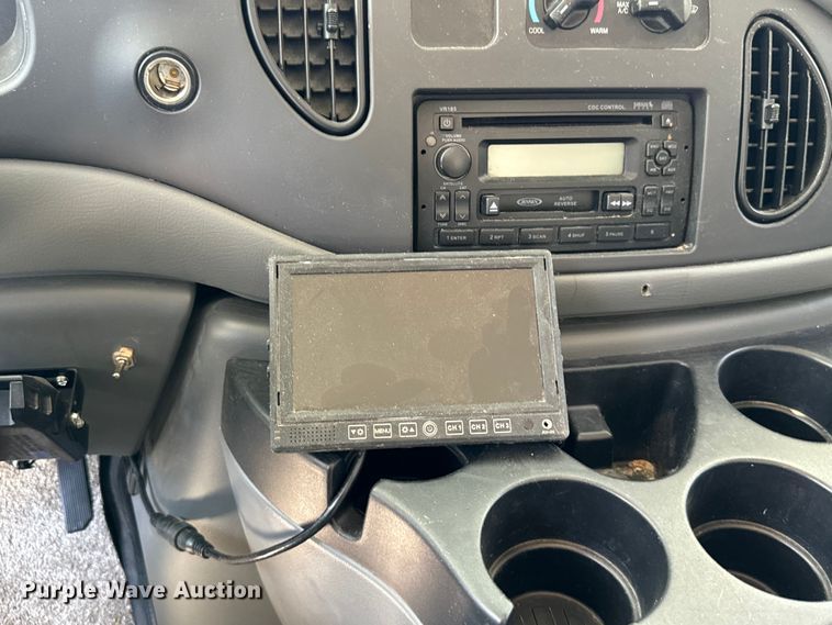 image for item MU9932 2006 Ford E450 Super Duty  RV