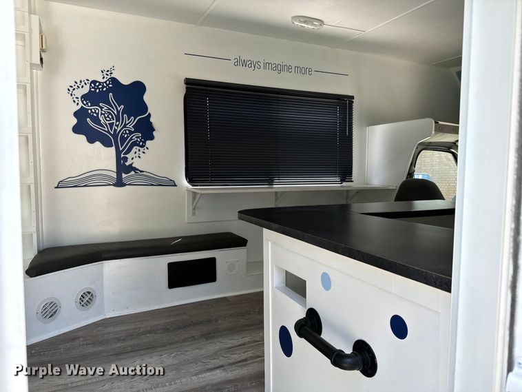 image for item MU9932 2006 Ford E450 Super Duty  RV