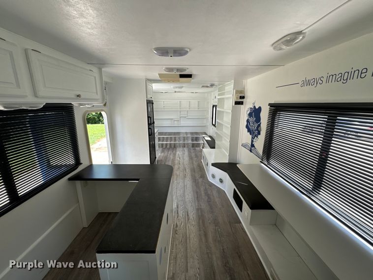 image for item MU9932 2006 Ford E450 Super Duty  RV