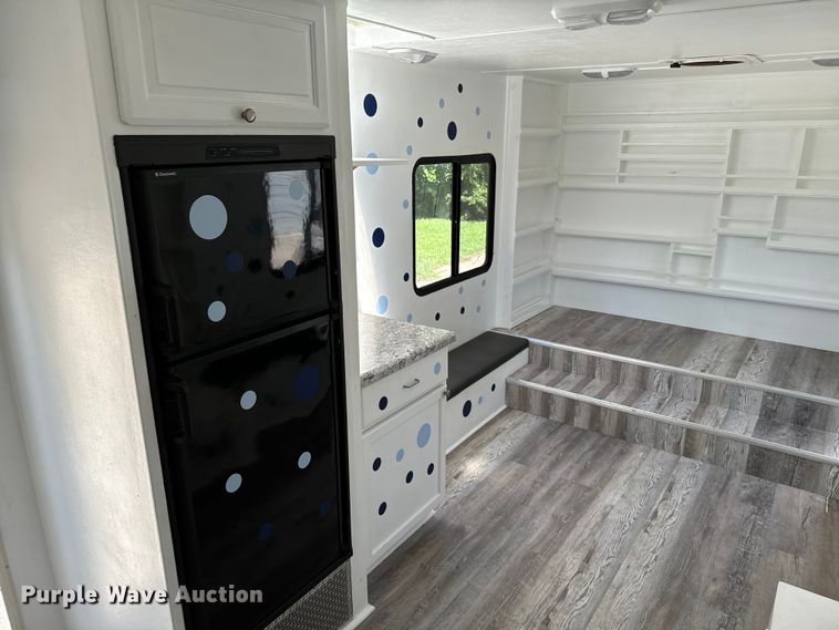 image for item MU9932 2006 Ford E450 Super Duty  RV