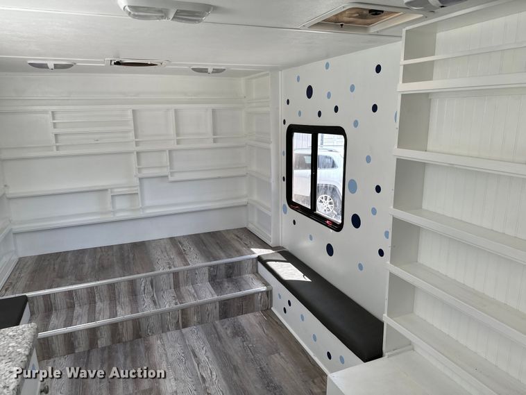 image for item MU9932 2006 Ford E450 Super Duty  RV