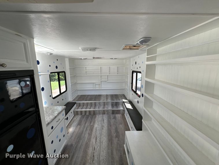 image for item MU9932 2006 Ford E450 Super Duty  RV