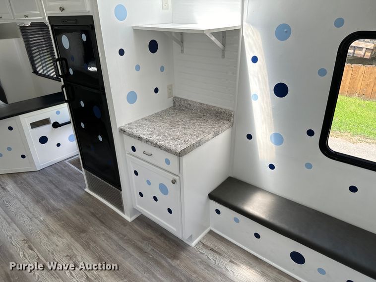 image for item MU9932 2006 Ford E450 Super Duty  RV