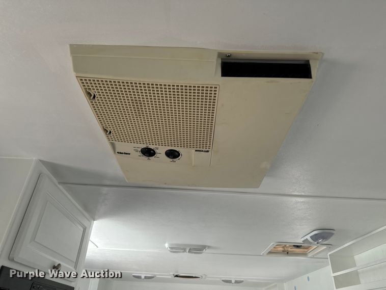 image for item MU9932 2006 Ford E450 Super Duty  RV