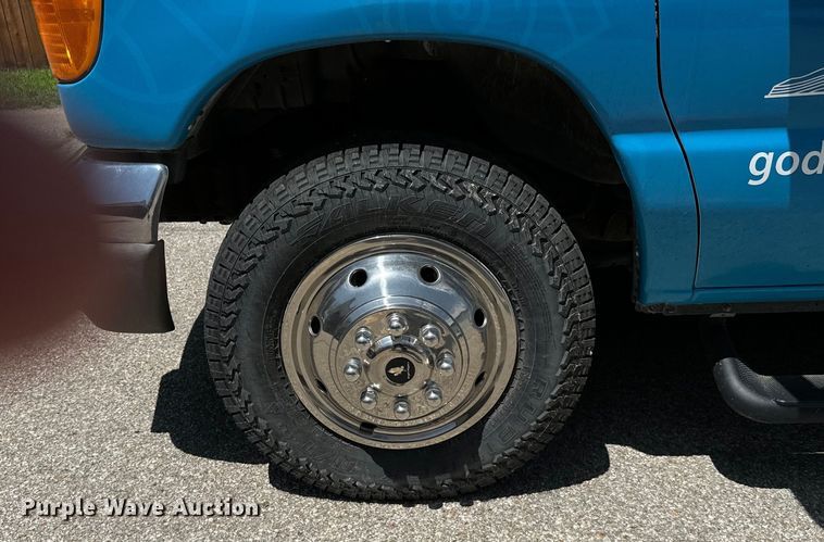 image for item MU9932 2006 Ford E450 Super Duty  RV