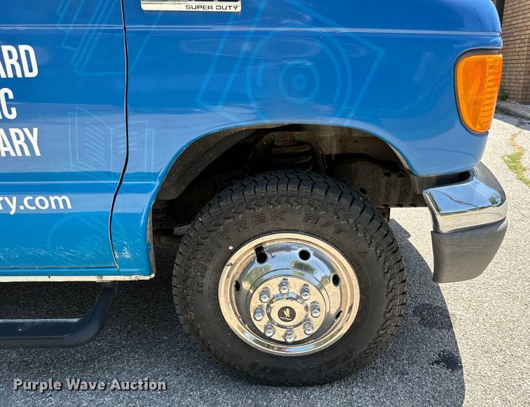 image for item MU9932 2006 Ford E450 Super Duty  RV
