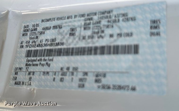 image for item MU9932 2006 Ford E450 Super Duty  RV