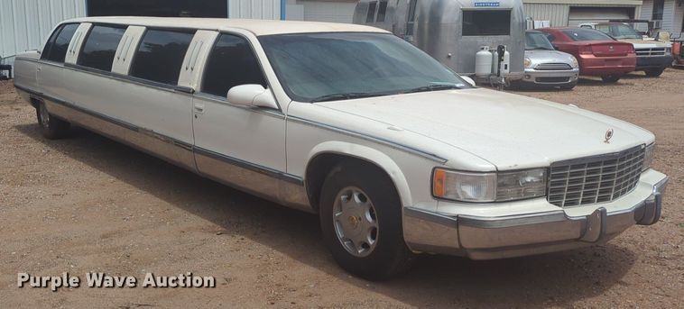 image for item NG9908 1995 Cadilliac Fleetwood limousine