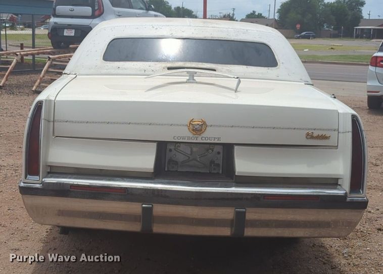 image for item NG9908 1995 Cadilliac Fleetwood limousine