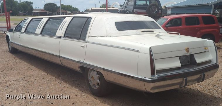 image for item NG9908 1995 Cadilliac Fleetwood limousine