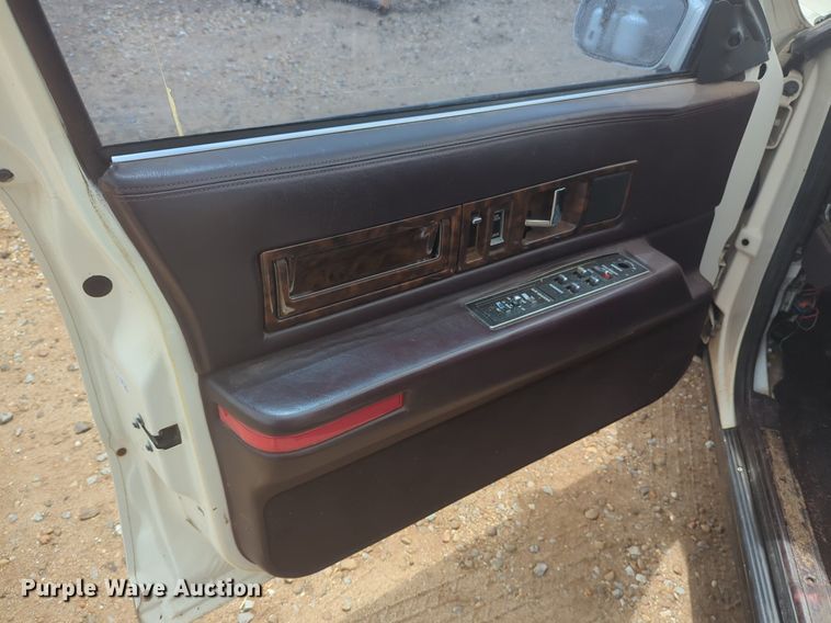 image for item NG9908 1995 Cadilliac Fleetwood limousine