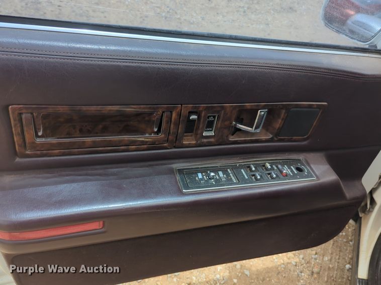 image for item NG9908 1995 Cadilliac Fleetwood limousine