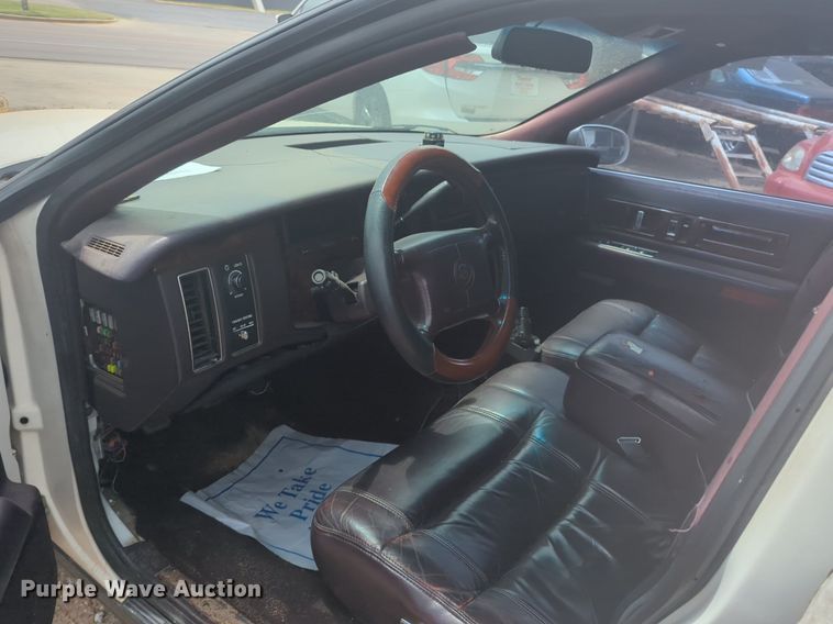 image for item NG9908 1995 Cadilliac Fleetwood limousine