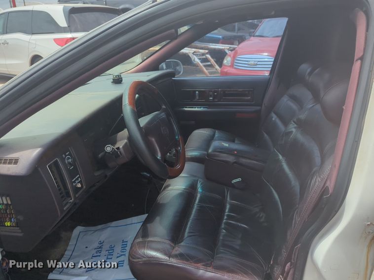 image for item NG9908 1995 Cadilliac Fleetwood limousine