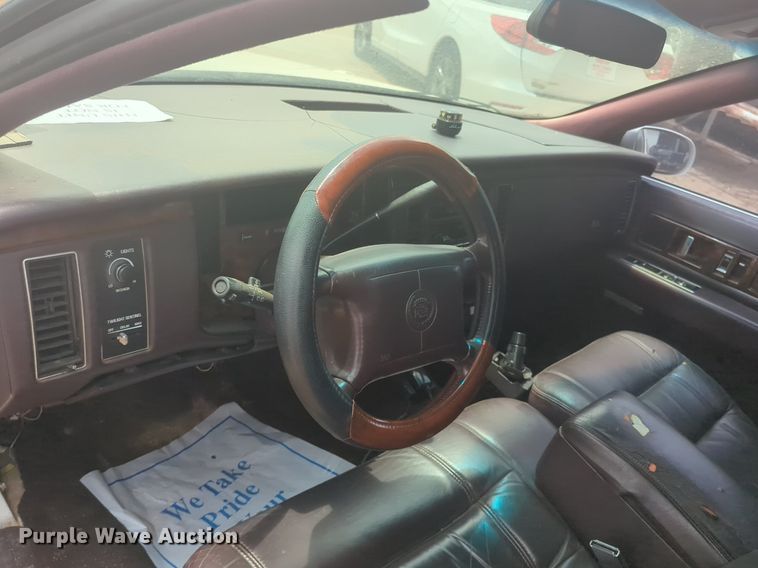 image for item NG9908 1995 Cadilliac Fleetwood limousine