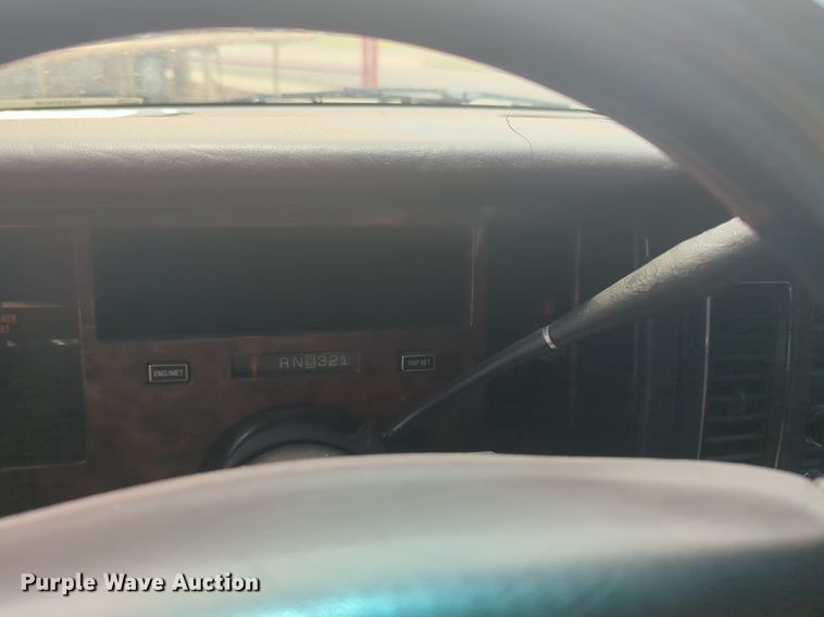 image for item NG9908 1995 Cadilliac Fleetwood limousine