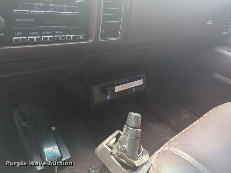 image for item NG9908 1995 Cadilliac Fleetwood limousine