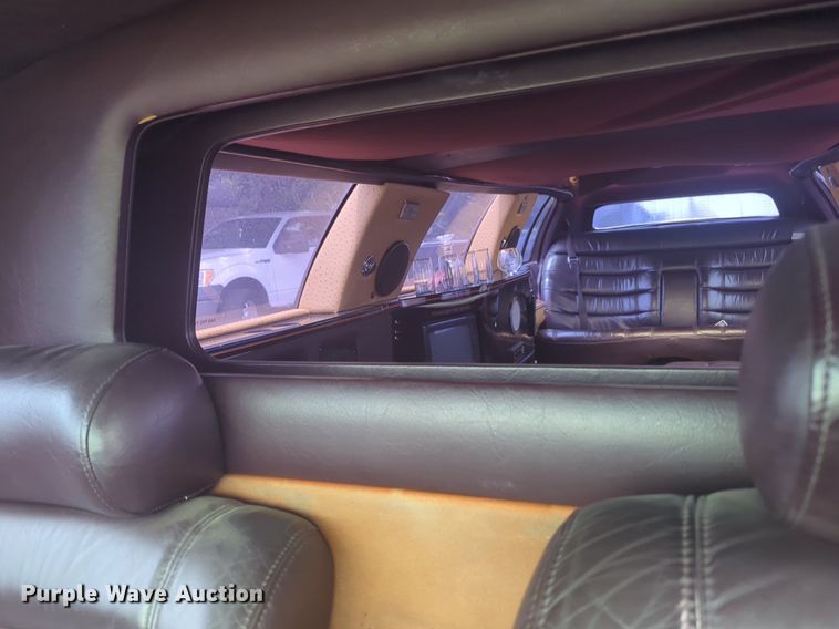 image for item NG9908 1995 Cadilliac Fleetwood limousine