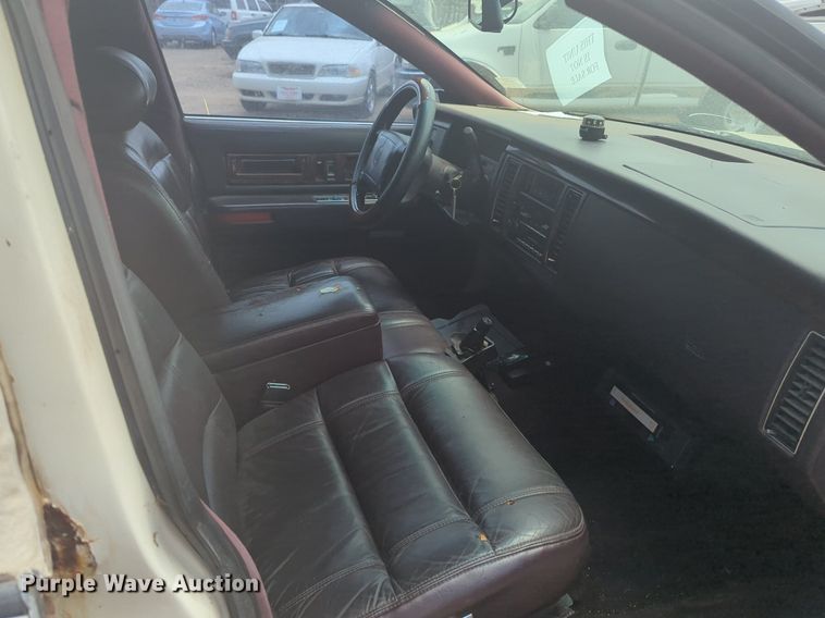 image for item NG9908 1995 Cadilliac Fleetwood limousine