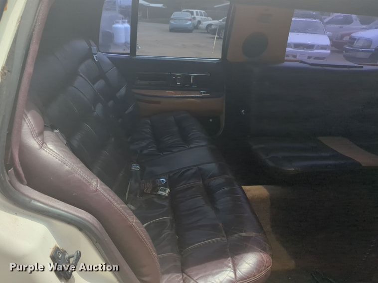 image for item NG9908 1995 Cadilliac Fleetwood limousine