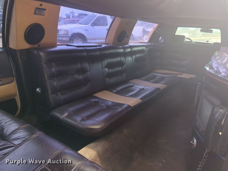image for item NG9908 1995 Cadilliac Fleetwood limousine