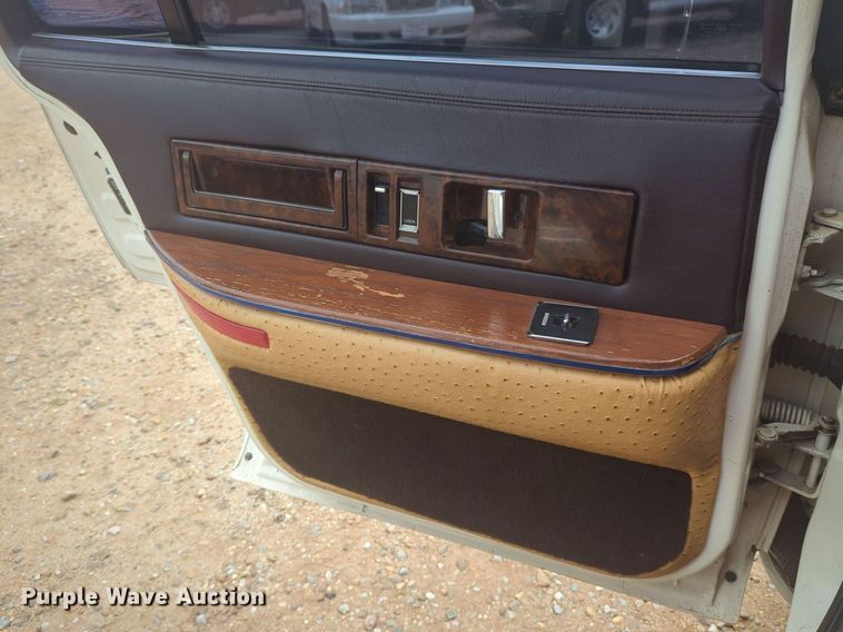 image for item NG9908 1995 Cadilliac Fleetwood limousine