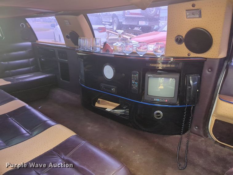 image for item NG9908 1995 Cadilliac Fleetwood limousine