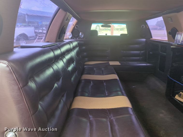 image for item NG9908 1995 Cadilliac Fleetwood limousine