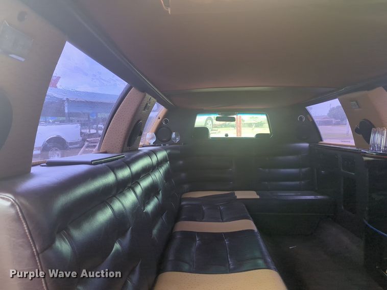 image for item NG9908 1995 Cadilliac Fleetwood limousine