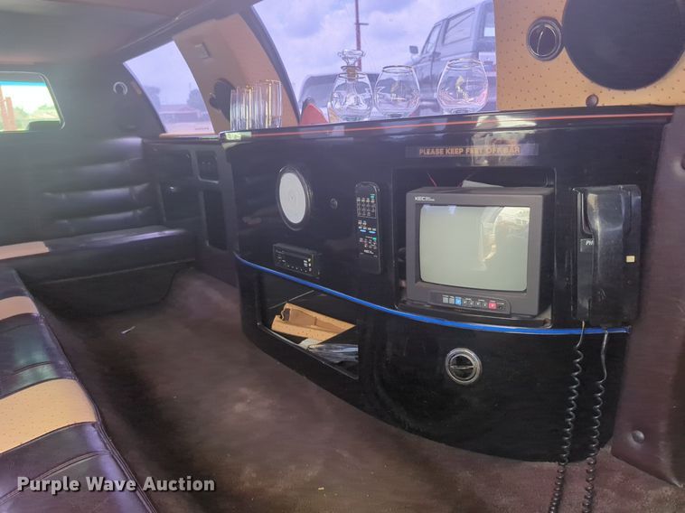 image for item NG9908 1995 Cadilliac Fleetwood limousine