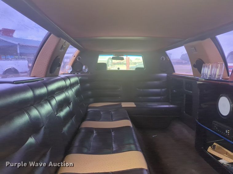 image for item NG9908 1995 Cadilliac Fleetwood limousine