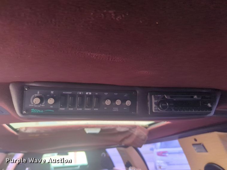 image for item NG9908 1995 Cadilliac Fleetwood limousine