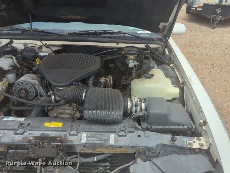 image for item NG9908 1995 Cadilliac Fleetwood limousine