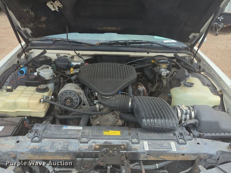 image for item NG9908 1995 Cadilliac Fleetwood limousine