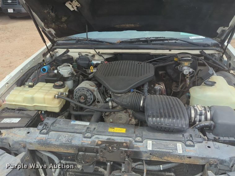 image for item NG9908 1995 Cadilliac Fleetwood limousine