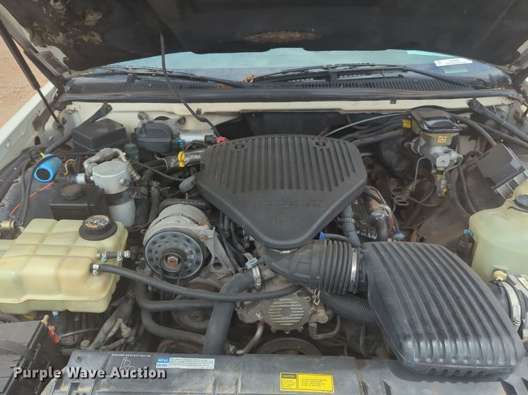 image for item NG9908 1995 Cadilliac Fleetwood limousine