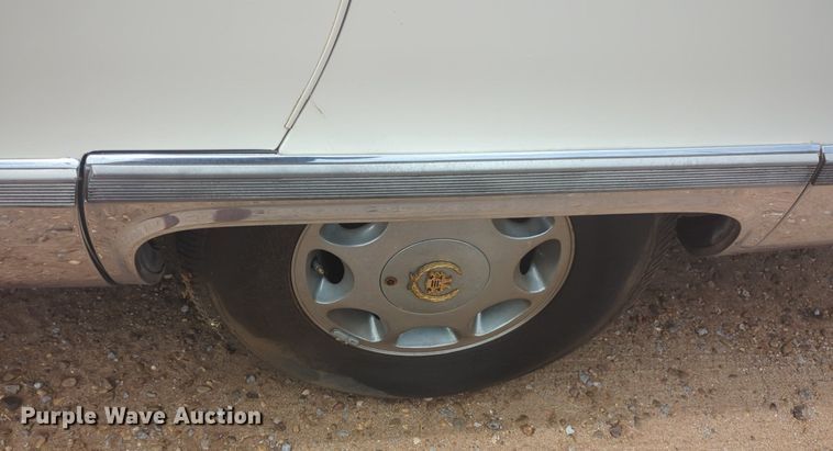 image for item NG9908 1995 Cadilliac Fleetwood limousine