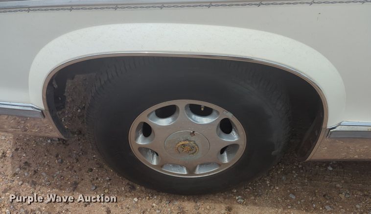 image for item NG9908 1995 Cadilliac Fleetwood limousine