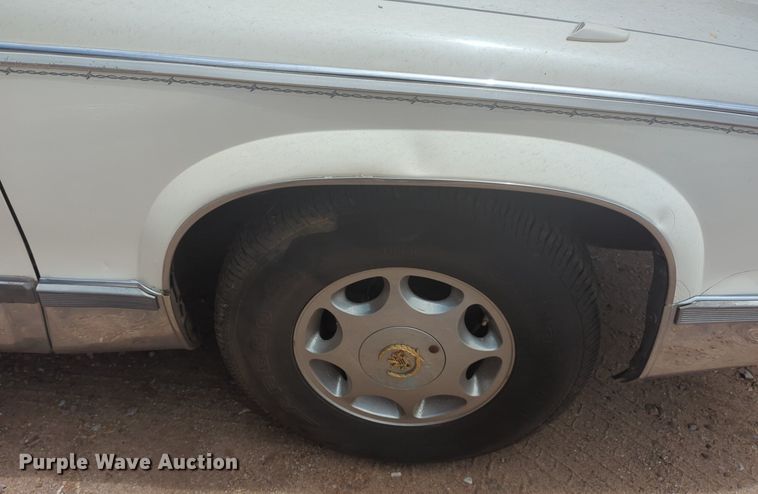 image for item NG9908 1995 Cadilliac Fleetwood limousine