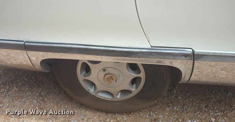 image for item NG9908 1995 Cadilliac Fleetwood limousine