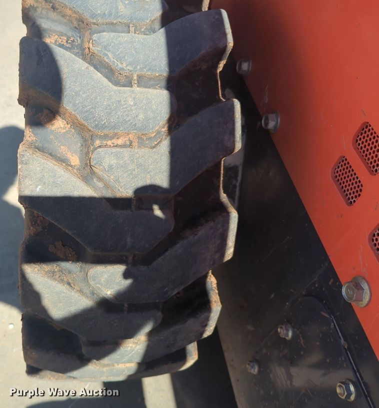 image for item NG9937 2019 Kubota SSV75 skid steer loader