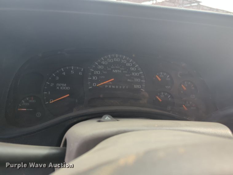 image for item NG9964 2006 Chevrolet Silverado 3500 Crew Cab flatbed pickup truck