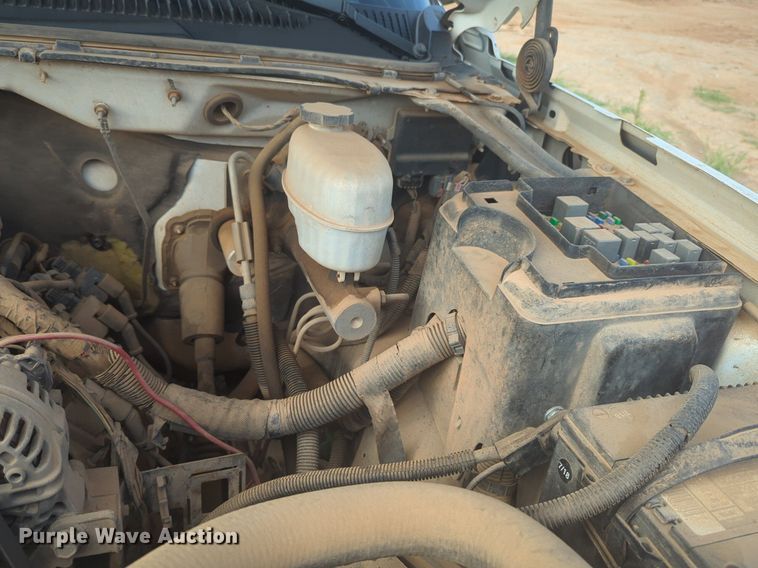 image for item NG9964 2006 Chevrolet Silverado 3500 Crew Cab flatbed pickup truck