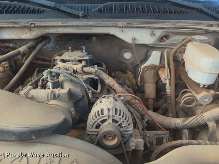 image for item NG9964 2006 Chevrolet Silverado 3500 Crew Cab flatbed pickup truck