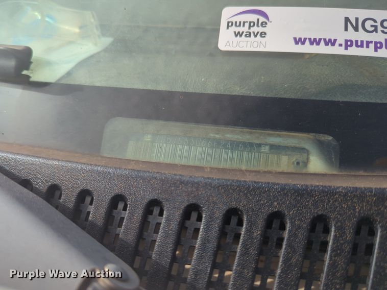 image for item NG9964 2006 Chevrolet Silverado 3500 Crew Cab flatbed pickup truck