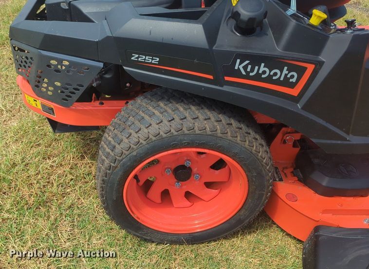 image for item NG9966 2024 Kubota Z252KW ZTR lawn mower