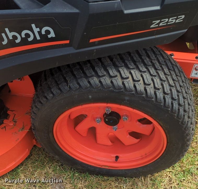 image for item NG9966 2024 Kubota Z252KW ZTR lawn mower