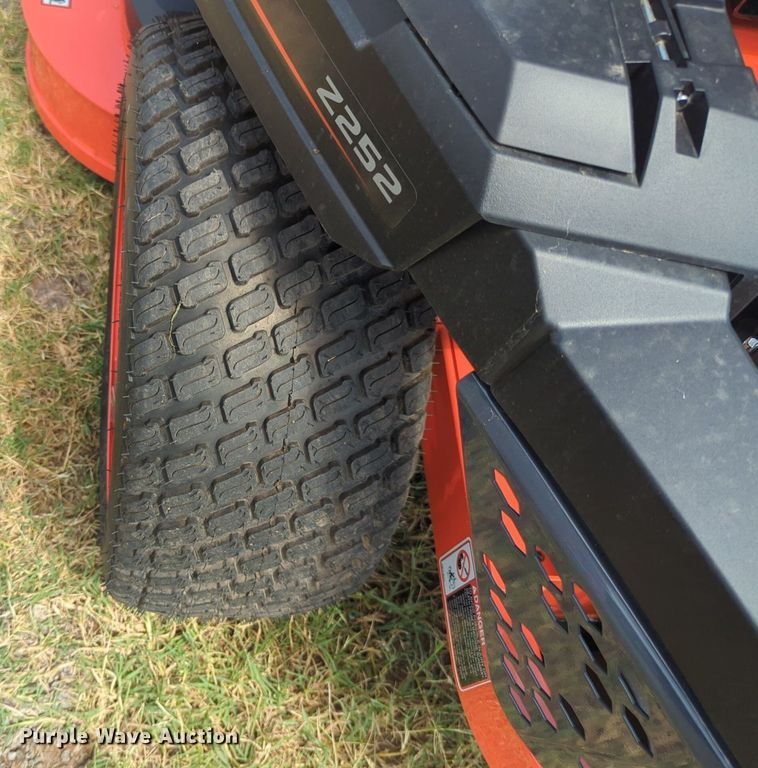 image for item NG9966 2024 Kubota Z252KW ZTR lawn mower