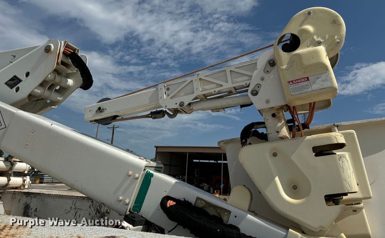 image for item NQ9624 2015 Ford F550 Super Duty bucket truck