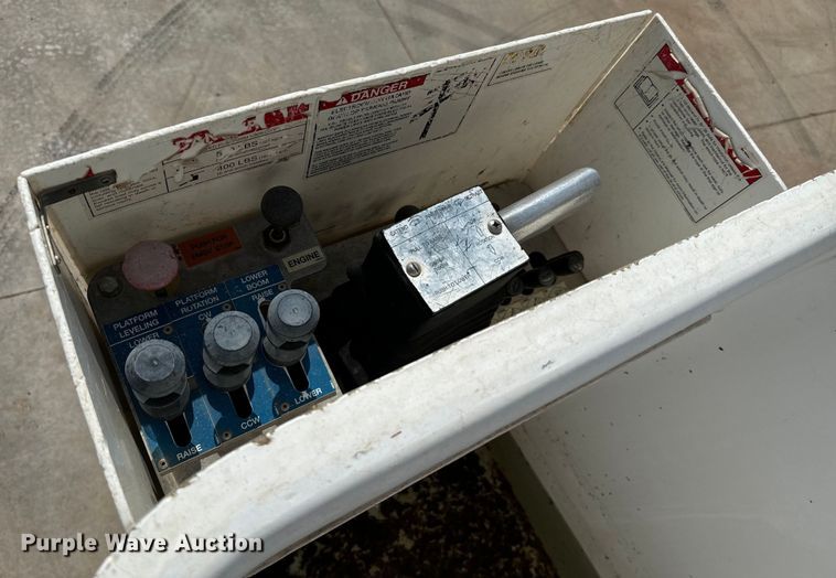 image for item NQ9624 2015 Ford F550 Super Duty bucket truck